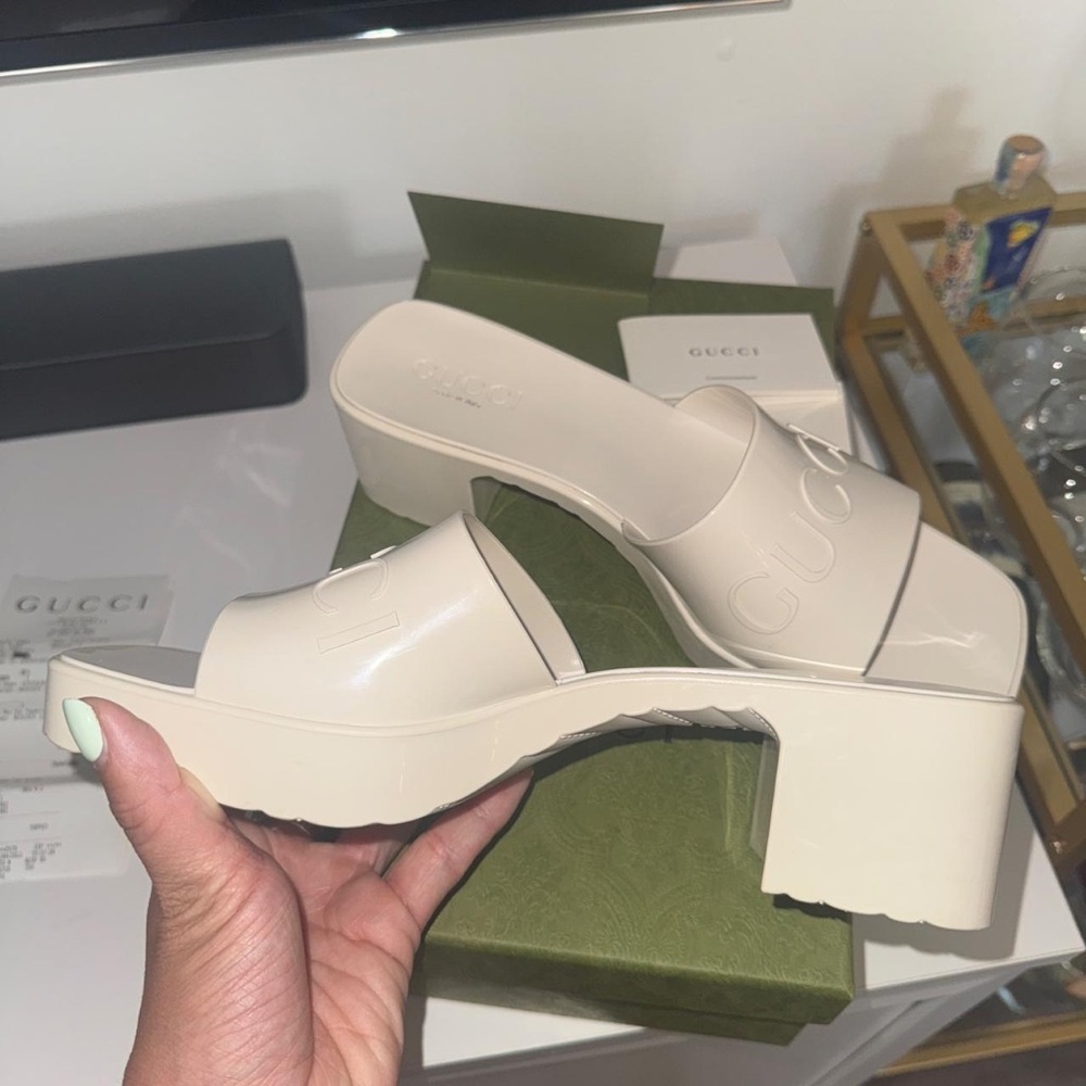 Gucci Women's Beige Mules - Picture 6 of 7